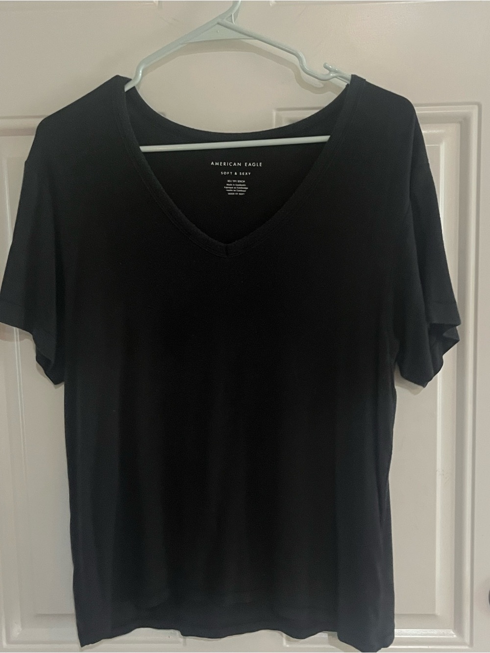 American Eagle Outfitters Black V-Neck Short Sleeve Tee